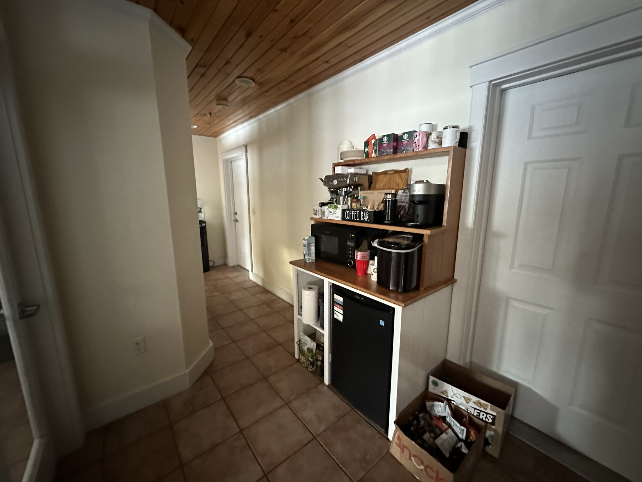 Office 1 - desk area