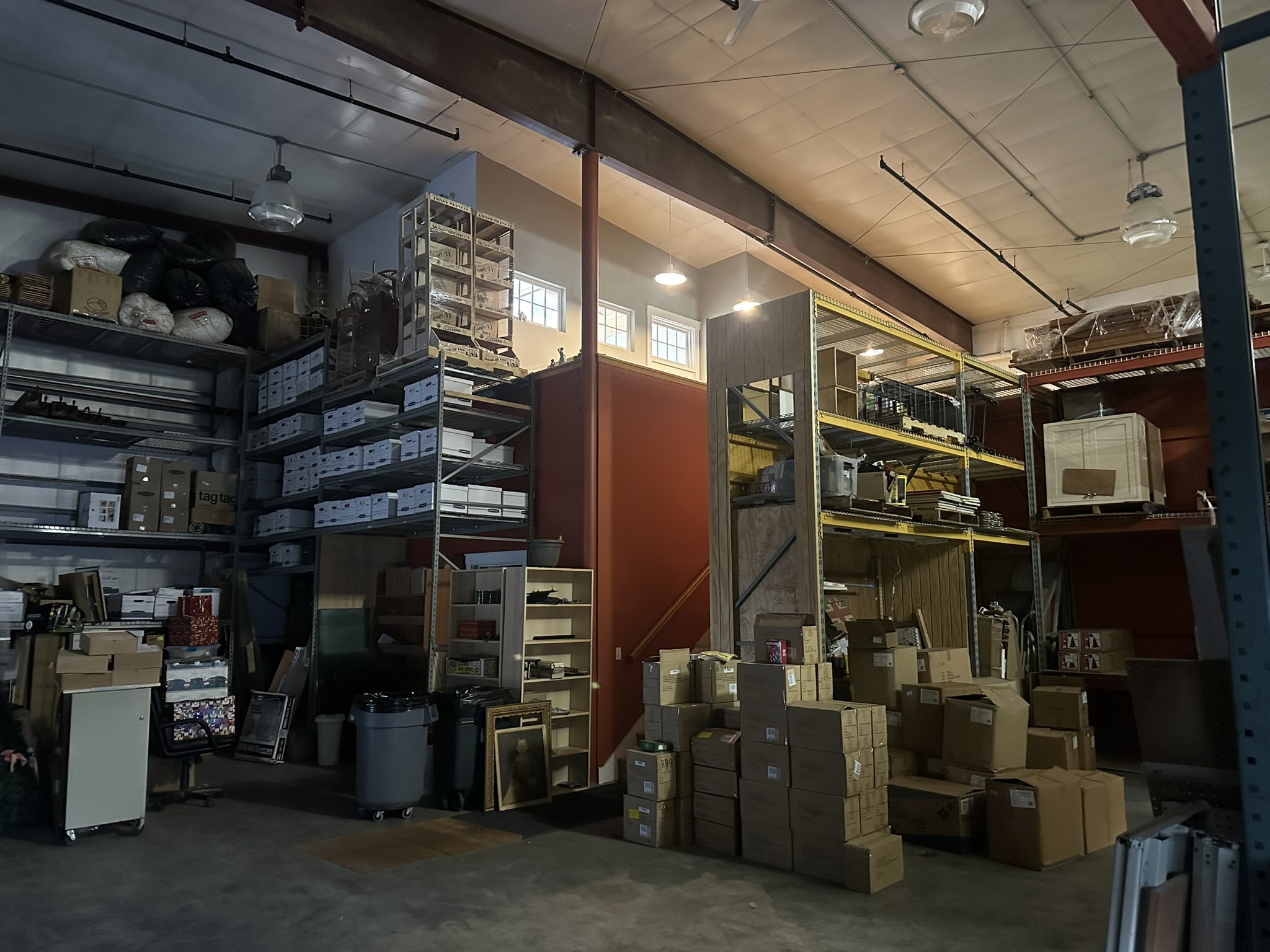 Semi-trailer loading bay 1